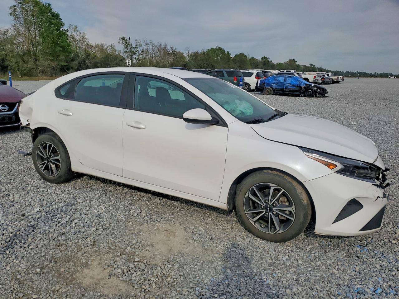 2023 Kia Forte Lxs - Фото 4