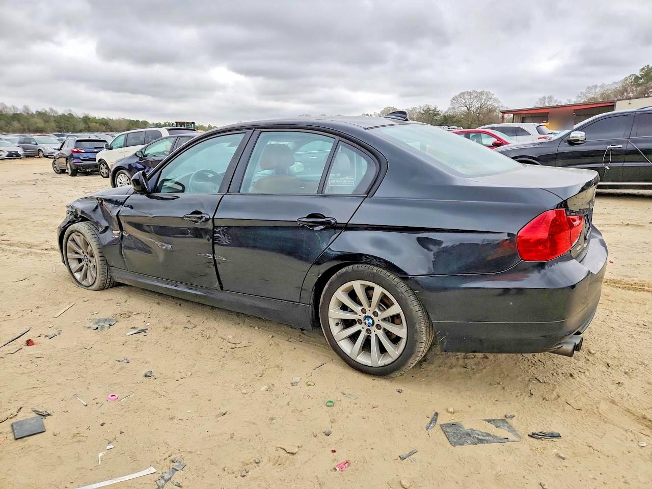 2011 BMW 328 Xi Sulev - Image 2