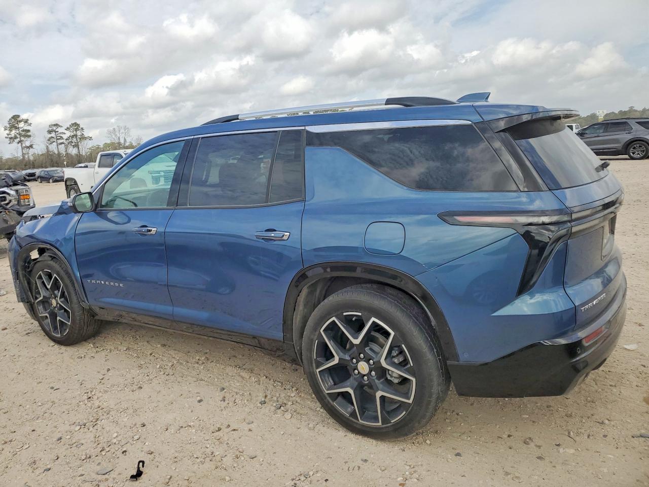 2025 Chevrolet Traverse High Country - Фото 2