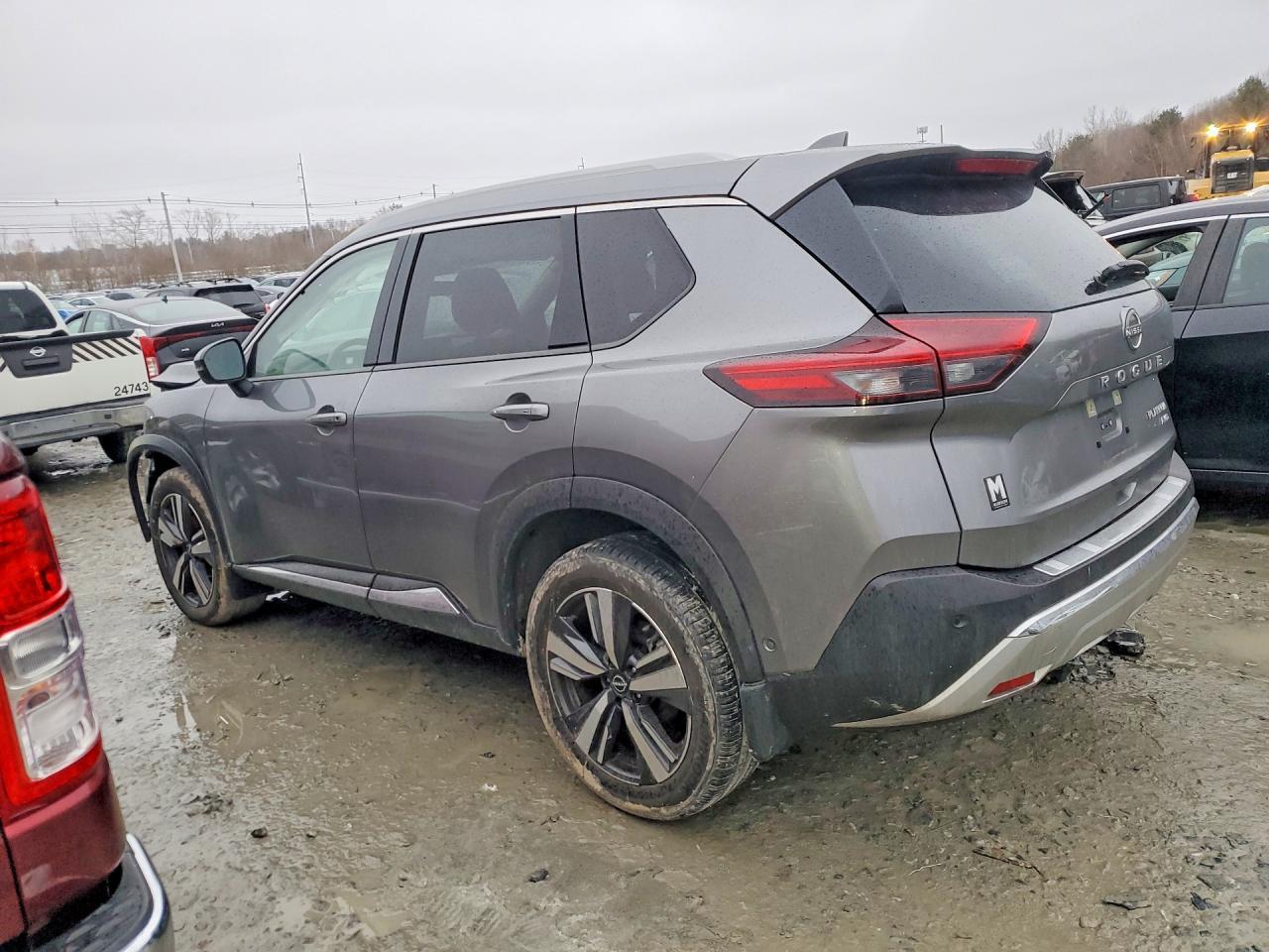 2023 Nissan Rogue Platinum - Image 2