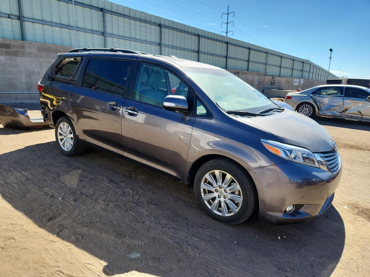 2017 Toyota Sienna Limited 7-Passenger - Image 4