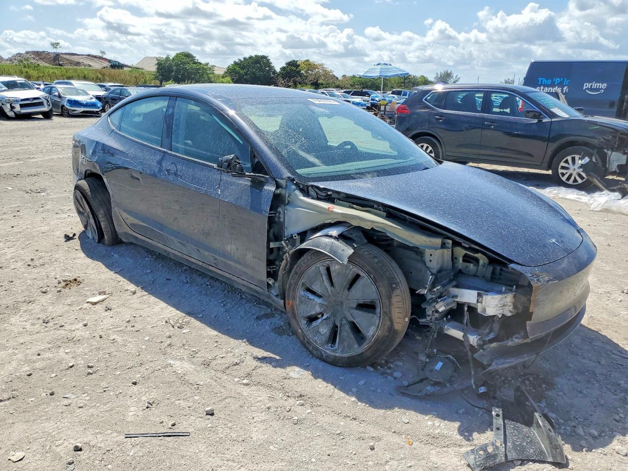 2025 Tesla Model 3 - Фото 4
