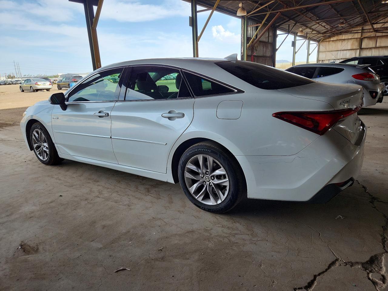 2020 Toyota Avalon Hybrid Xle - Фото 2