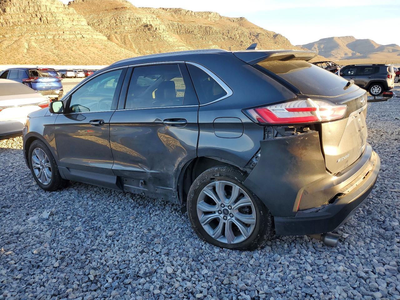 2020 Ford Edge Titanium - Image 2