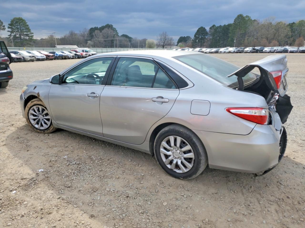 2015 Toyota Camry - Фото 2