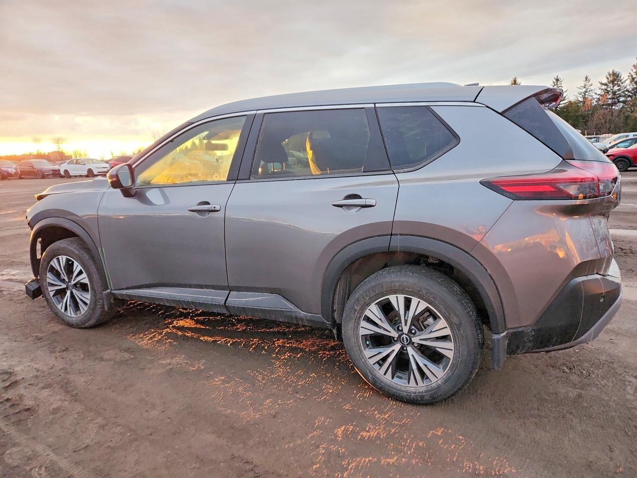 2023 Nissan Rogue Sv - Image 2