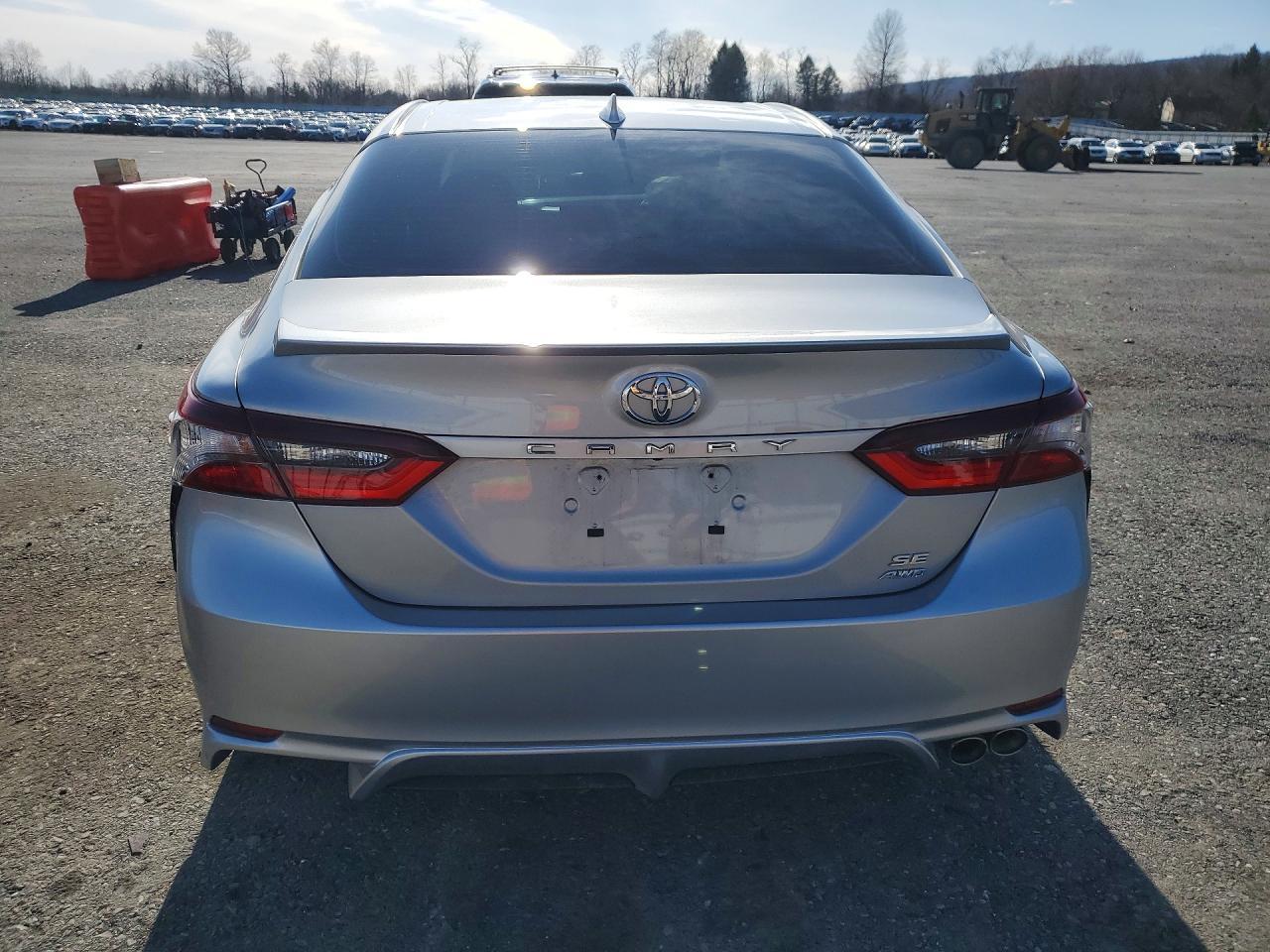 2022 Toyota Camry Se - Фото 6