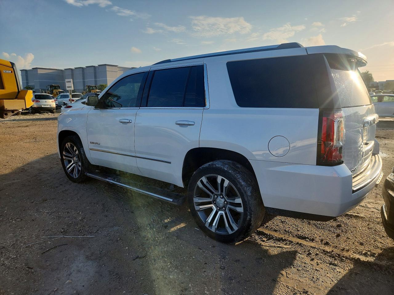 2020 GMC Yukon Denali - Image 2