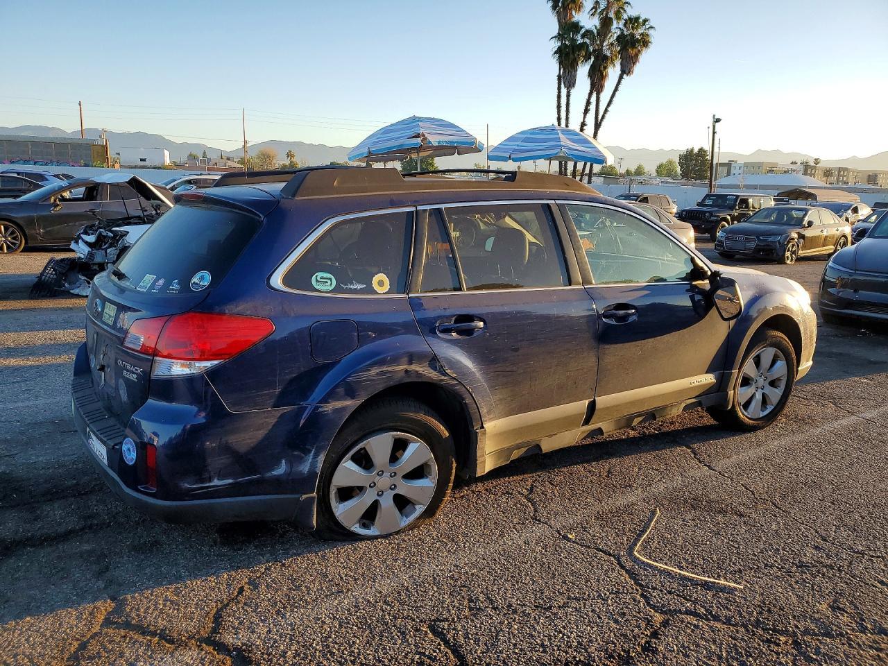 2010 Subaru Outback 2.5I Limited - Image 3