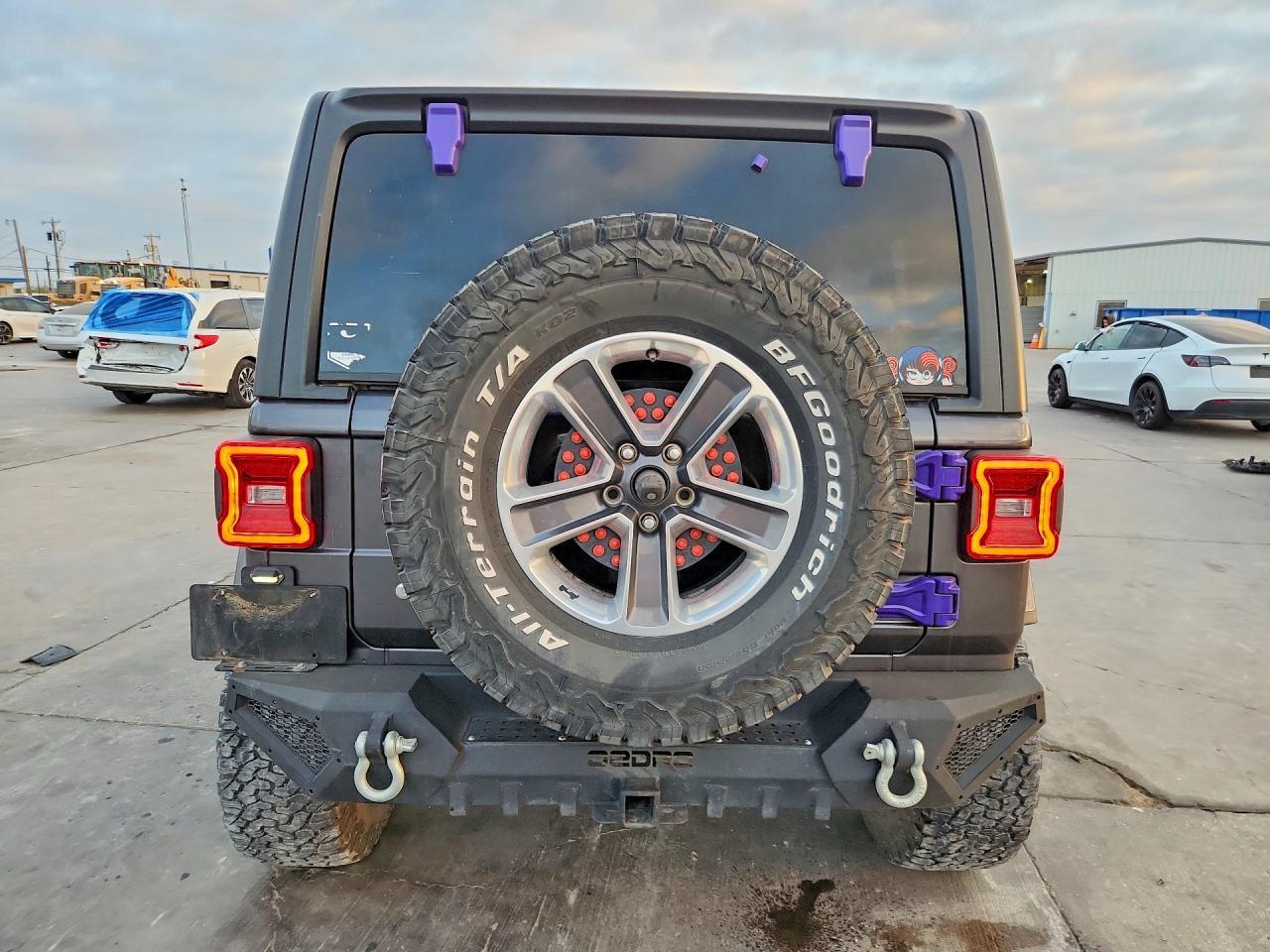 2018 Jeep Wrangler Unlimited Sahara - Image 6