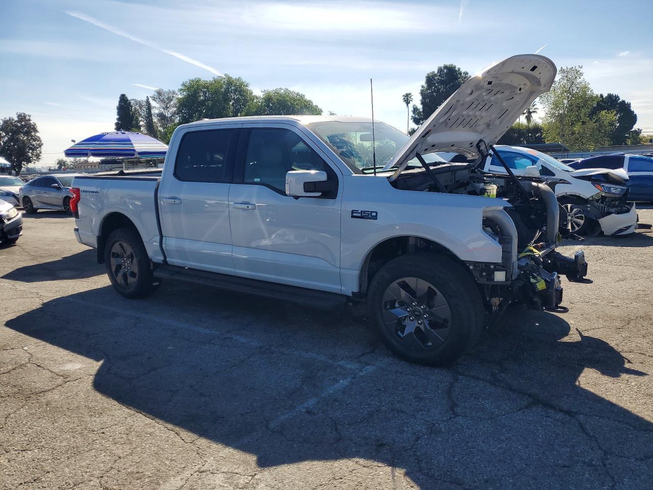 2025 Ford F150 Lightning Lariat - Фото 4