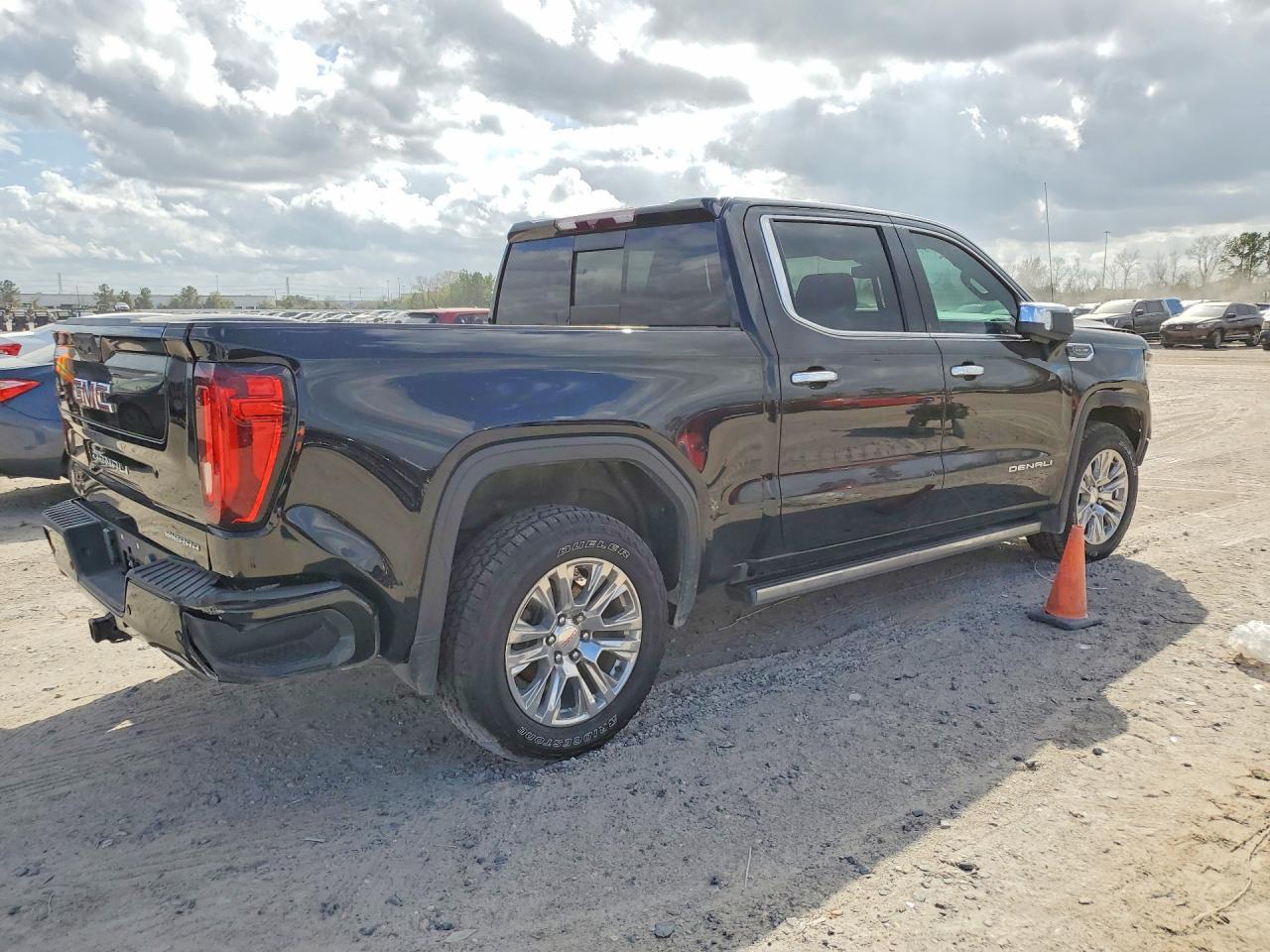 2022 GMC Sierra K1500 Denali - Image 3
