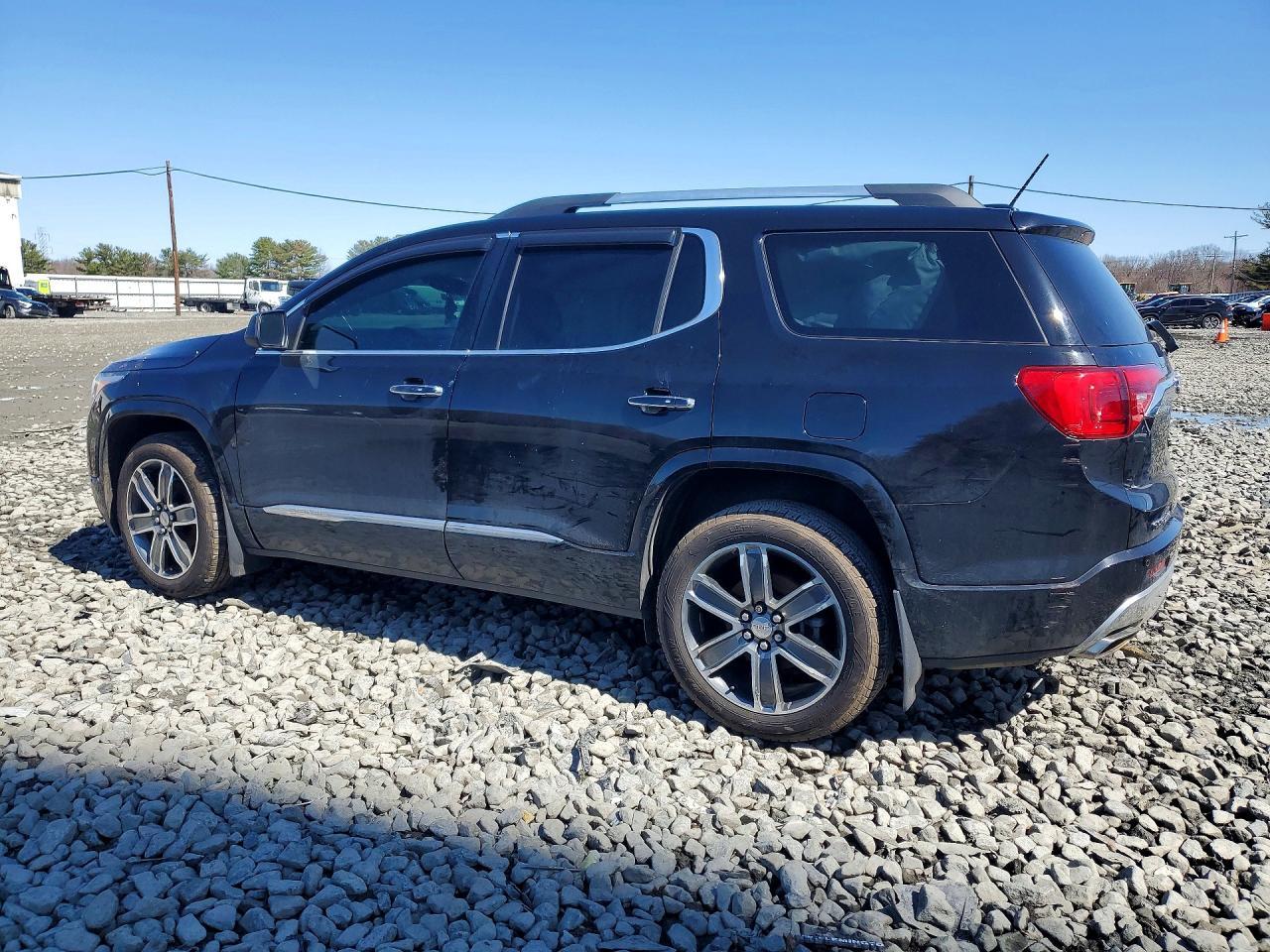 2017 GMC Acadia Denali - Фото 2