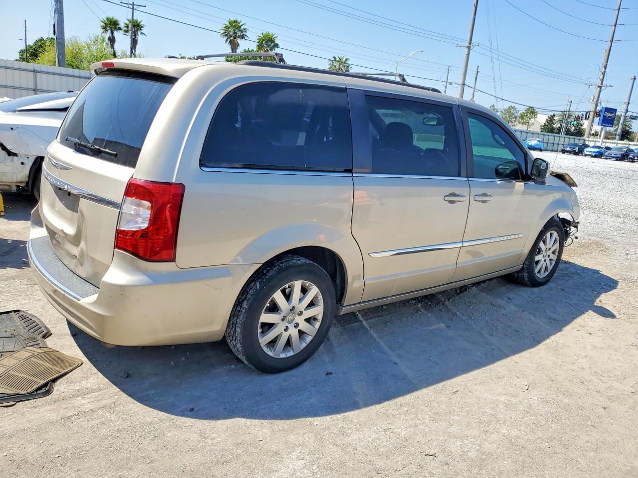 2016 Chrysler Town & Country Touring - Фото 3