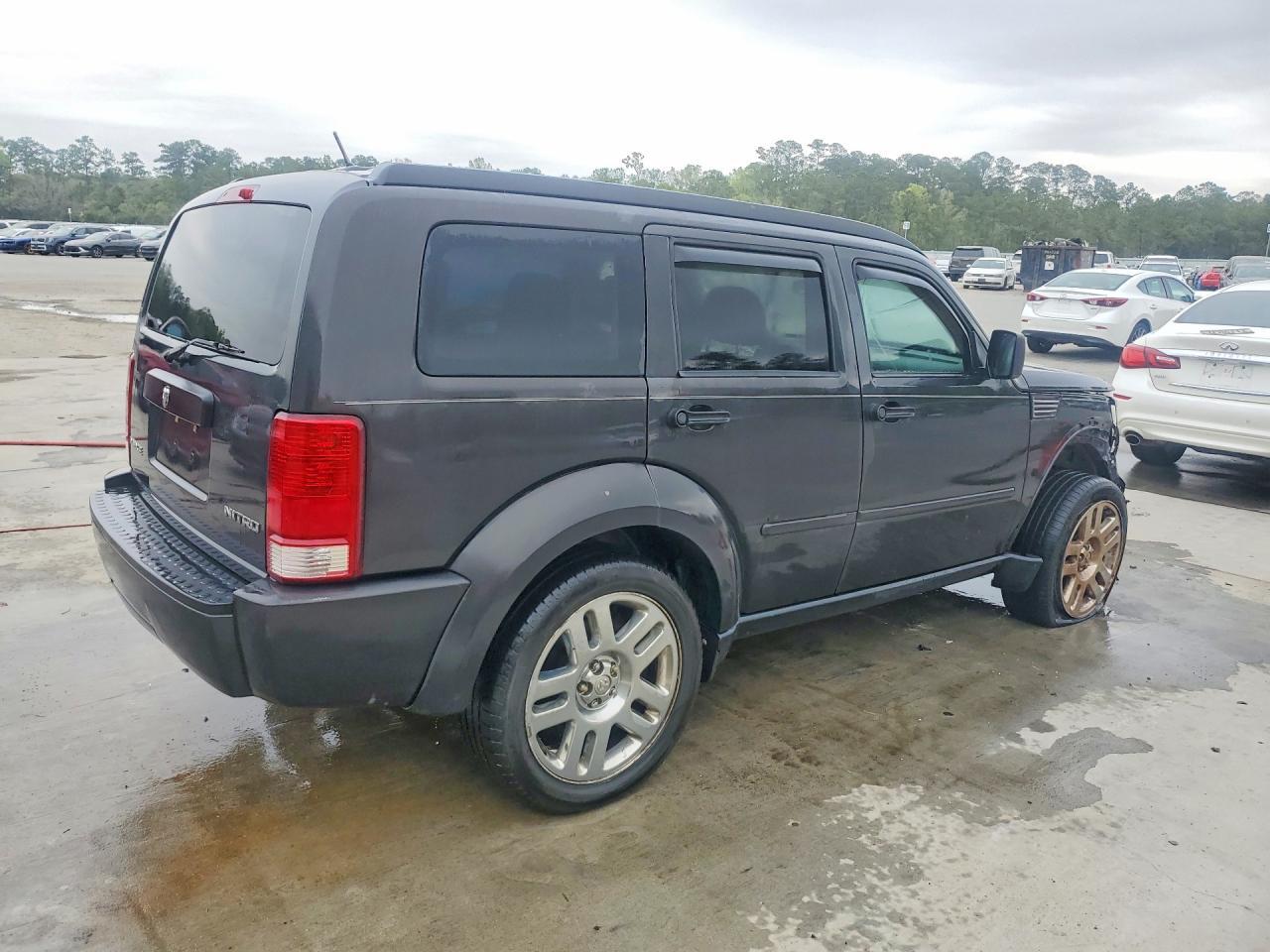2010 Dodge Nitro Heat - Image 3