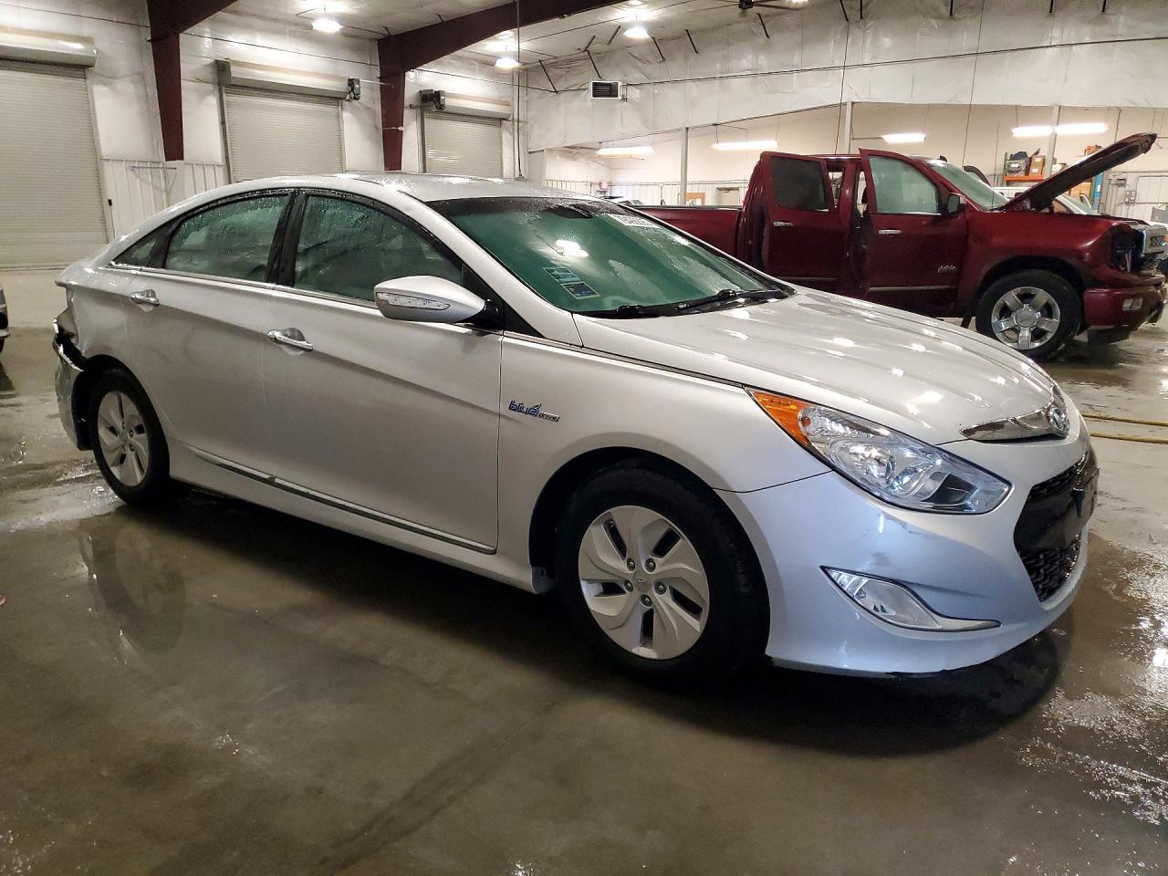 2015 Hyundai Sonata Hybrid Base - Image 4