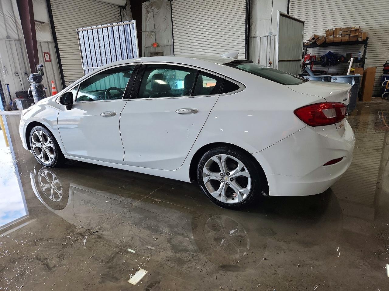 2016 Chevrolet Cruze Premier - Image 2