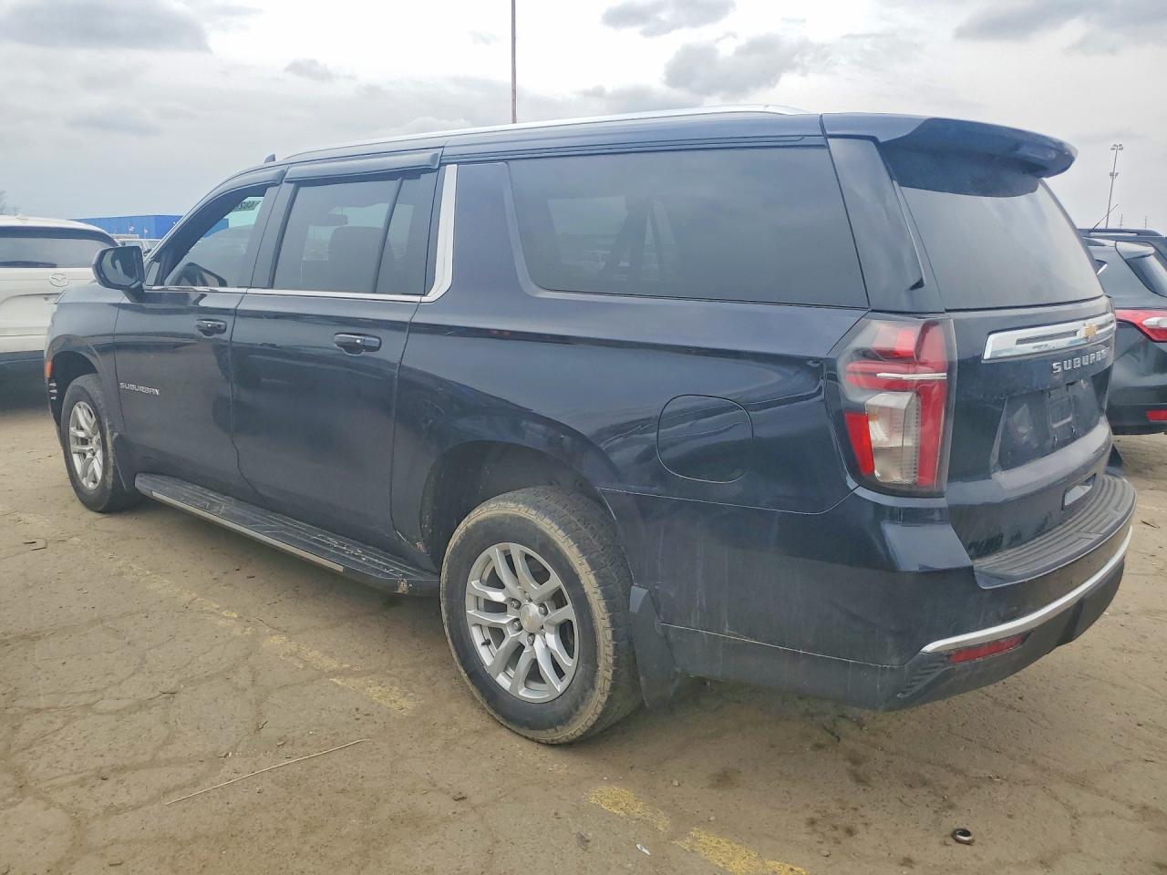 2021 Chevrolet Suburban K1500 Ls - Фото 2