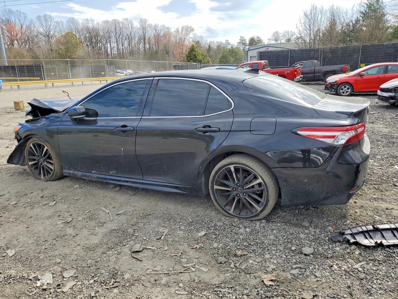 2020 Toyota Camry Xse - Фото 2