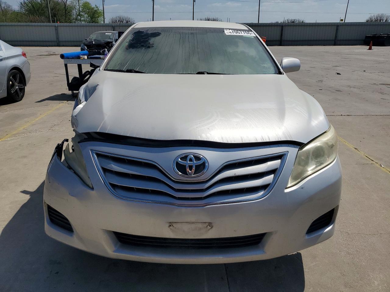 2011 Toyota Camry Le - Image 5