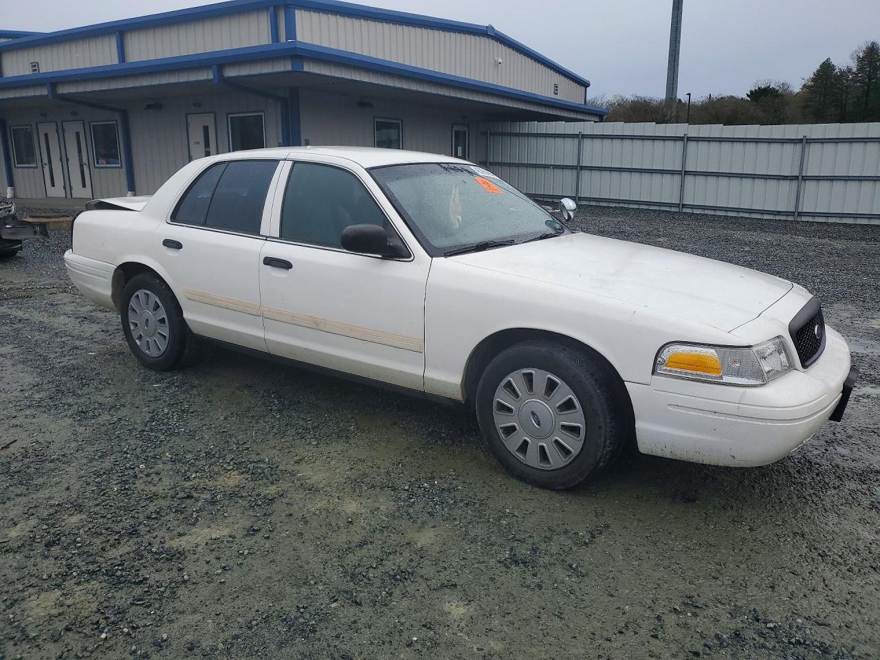 2010 Ford Crown Victoria - Image 4