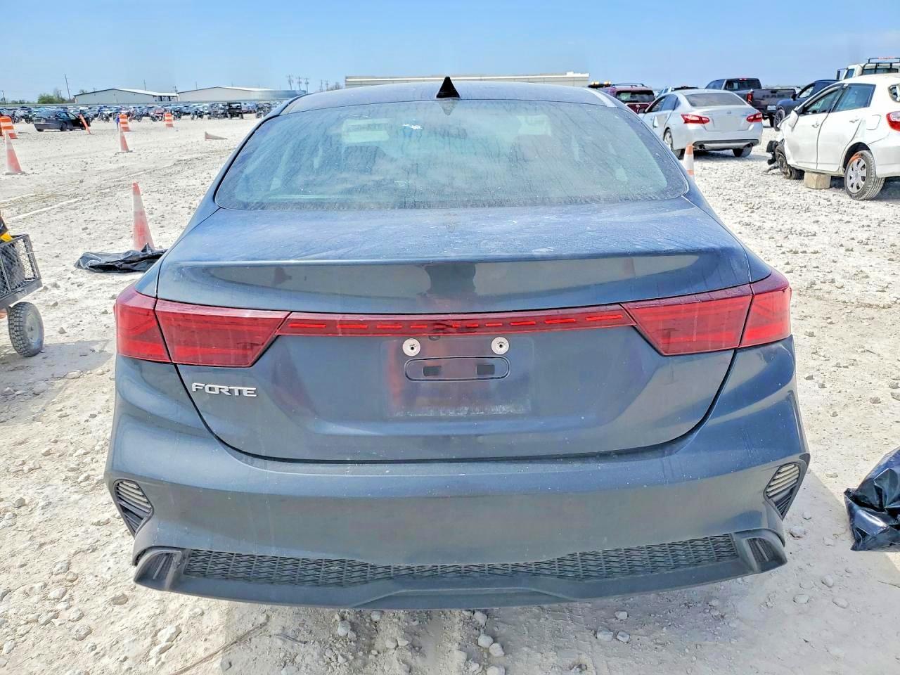 2024 Kia Forte Lxs - Image 6