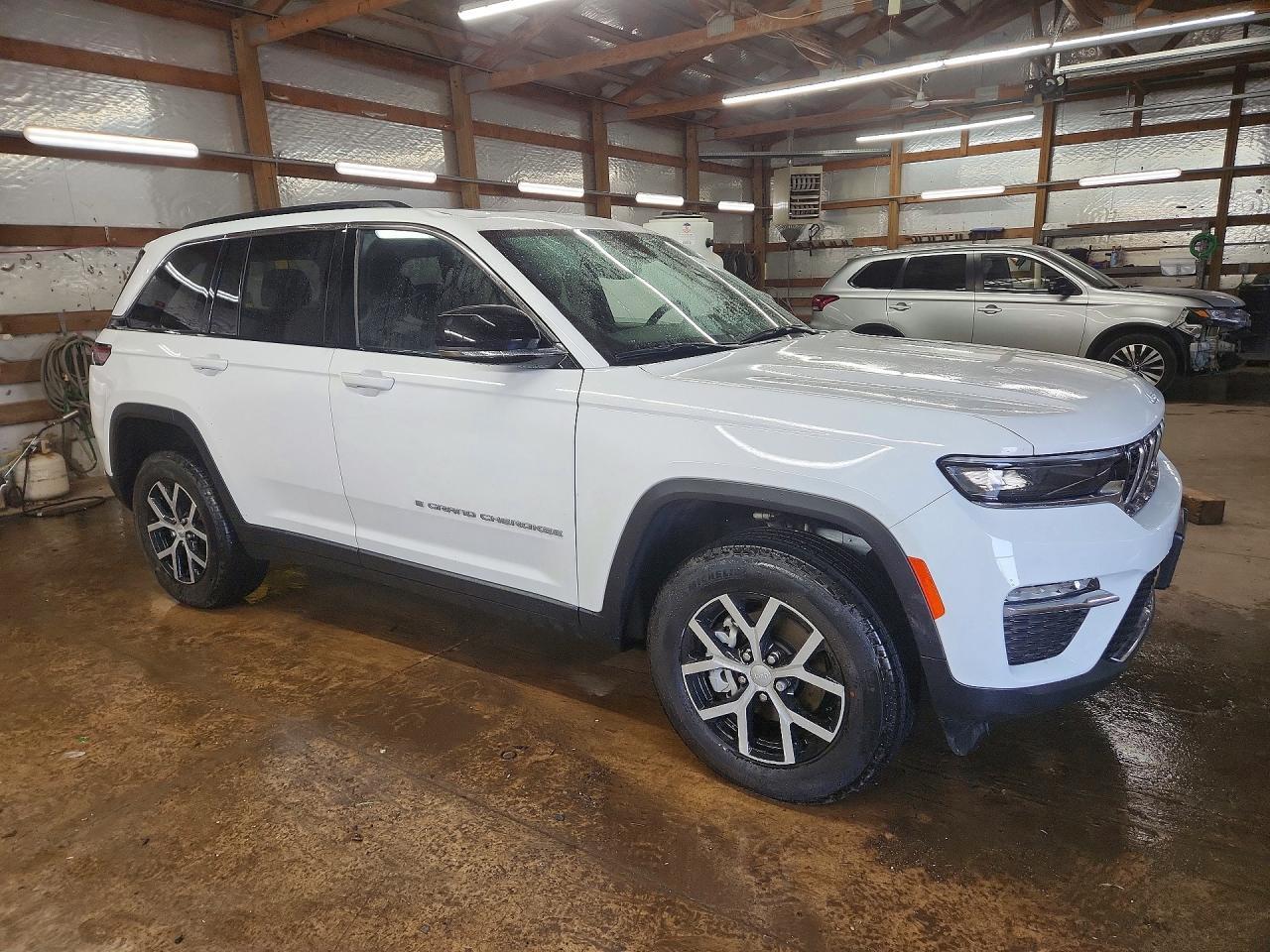 2025 Jeep Grand Cherokee Limited - Image 4