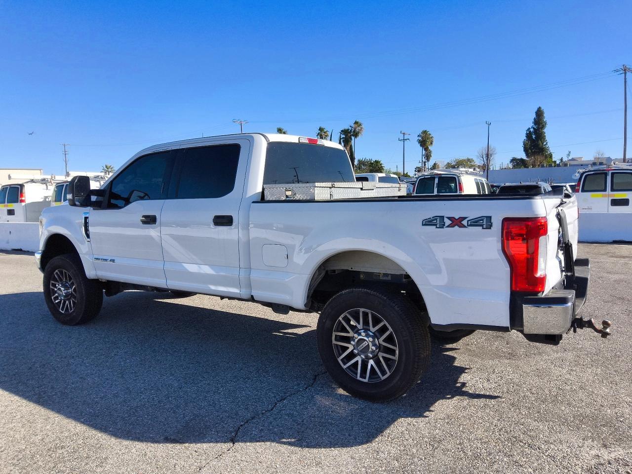 2019 Ford F250 Super Duty - Фото 2