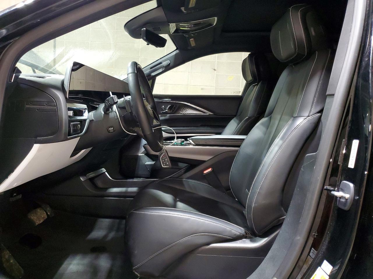 2023 Cadillac Lyriq Luxury - Image 7