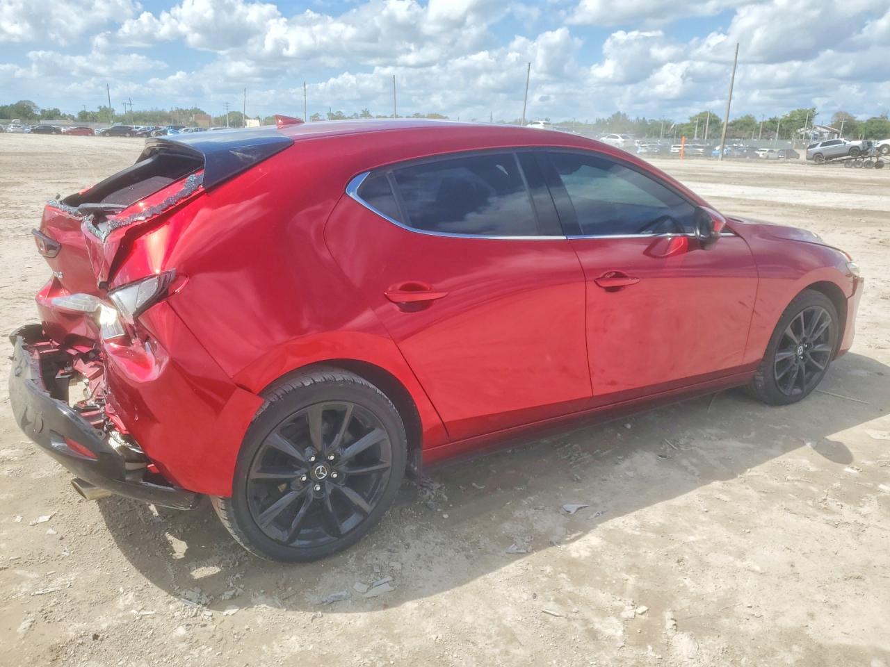 2022 Mazda 3 Premium - Фото 3