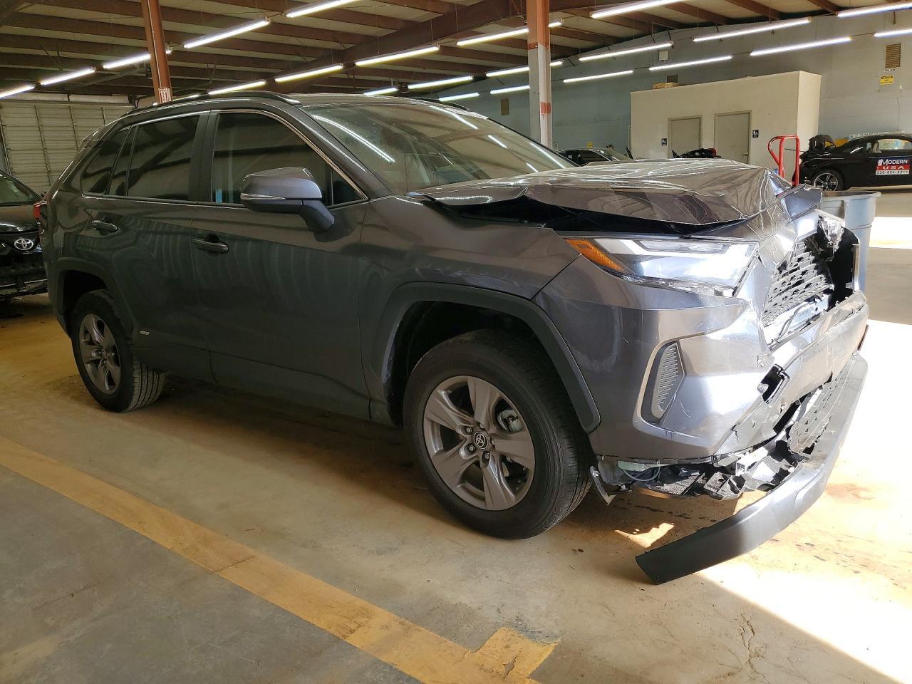 2025 Toyota Rav4 Hybrid Le - Image 4