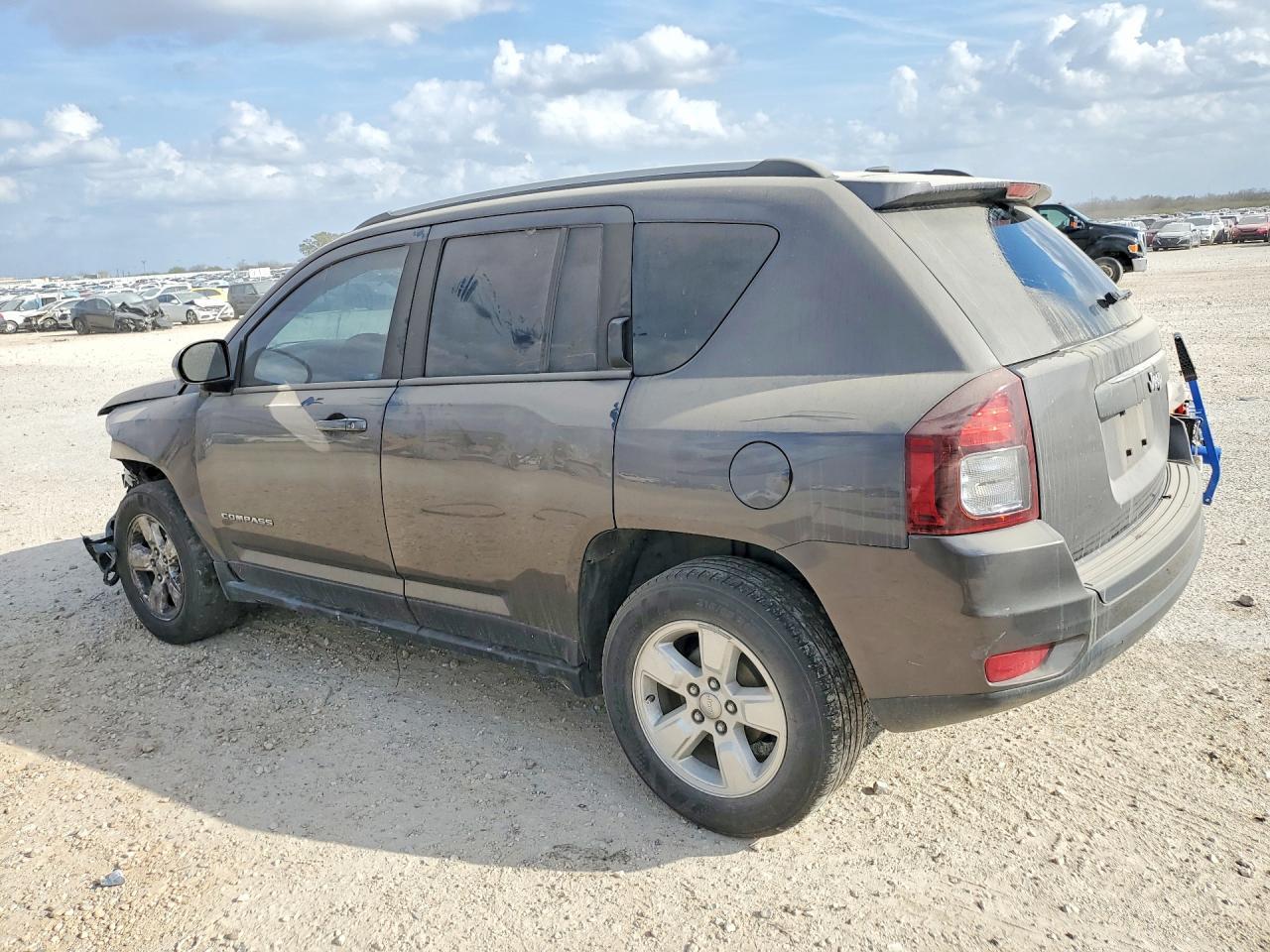 2016 Jeep Compass Latitude - Фото 2