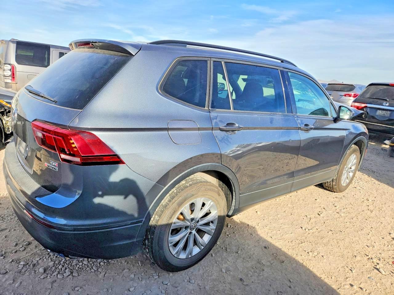 2018 Volkswagen Tiguan S - Фото 3