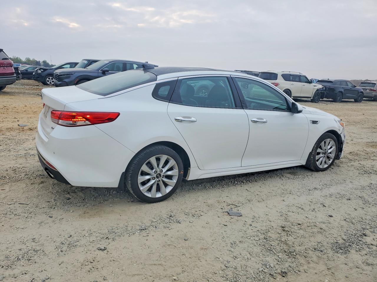 2016 Kia Optima Ex - Image 3