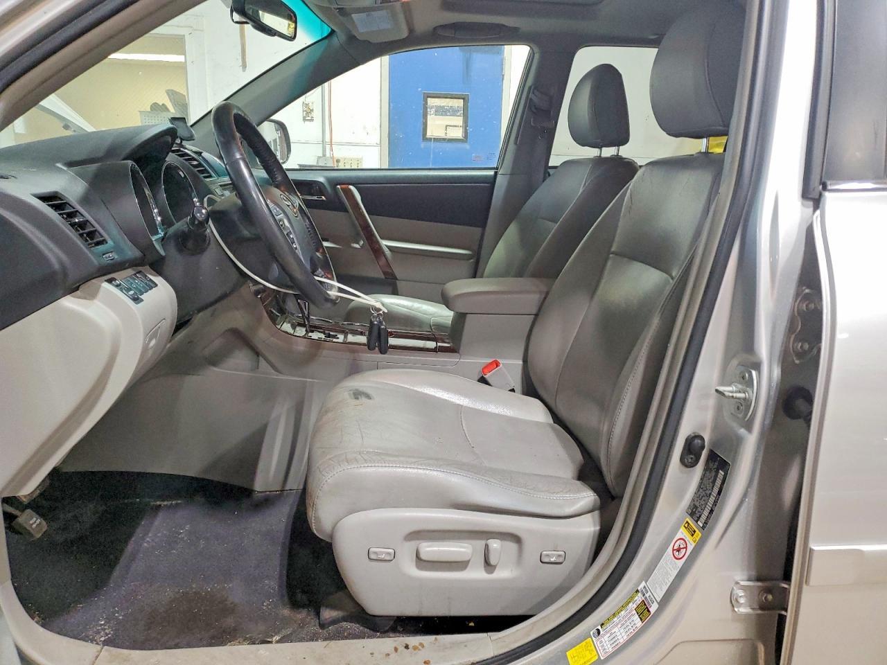 2012 Toyota Highlander Limited - Image 7