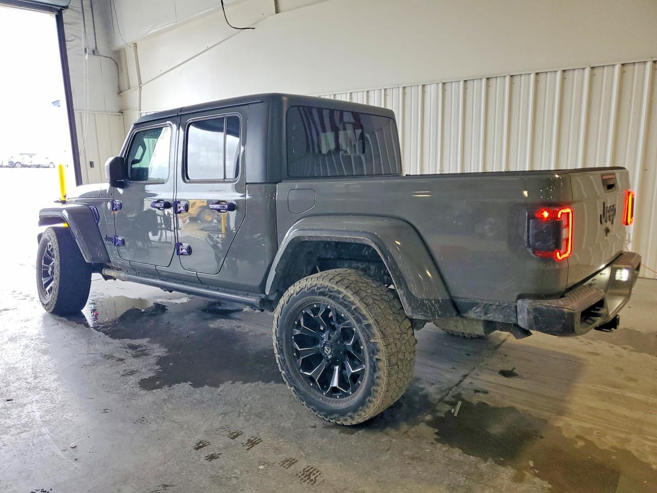 2021 Jeep Gladiator - Image 2