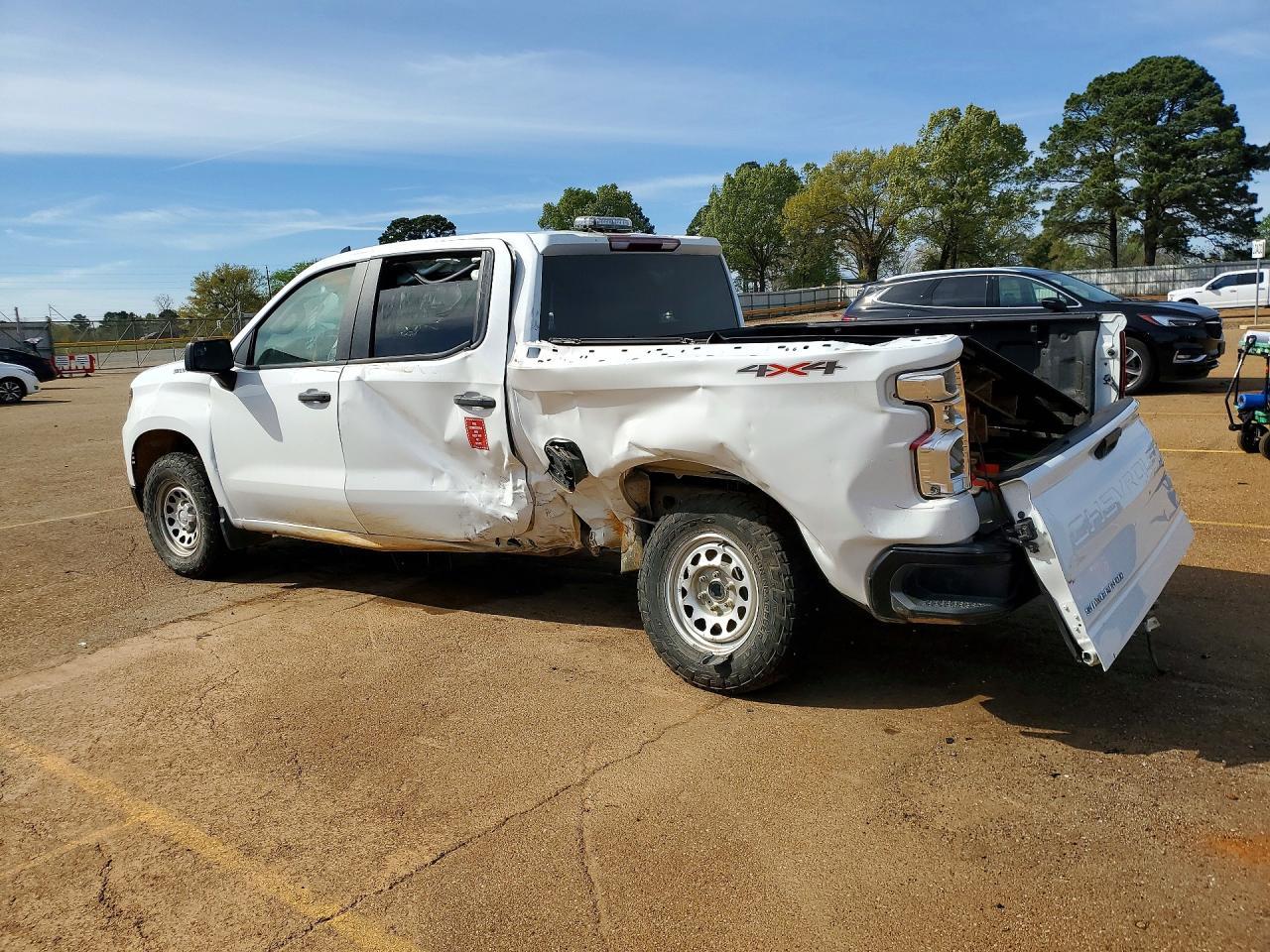 2024 Chevrolet Silverado K1500 - Фото 2