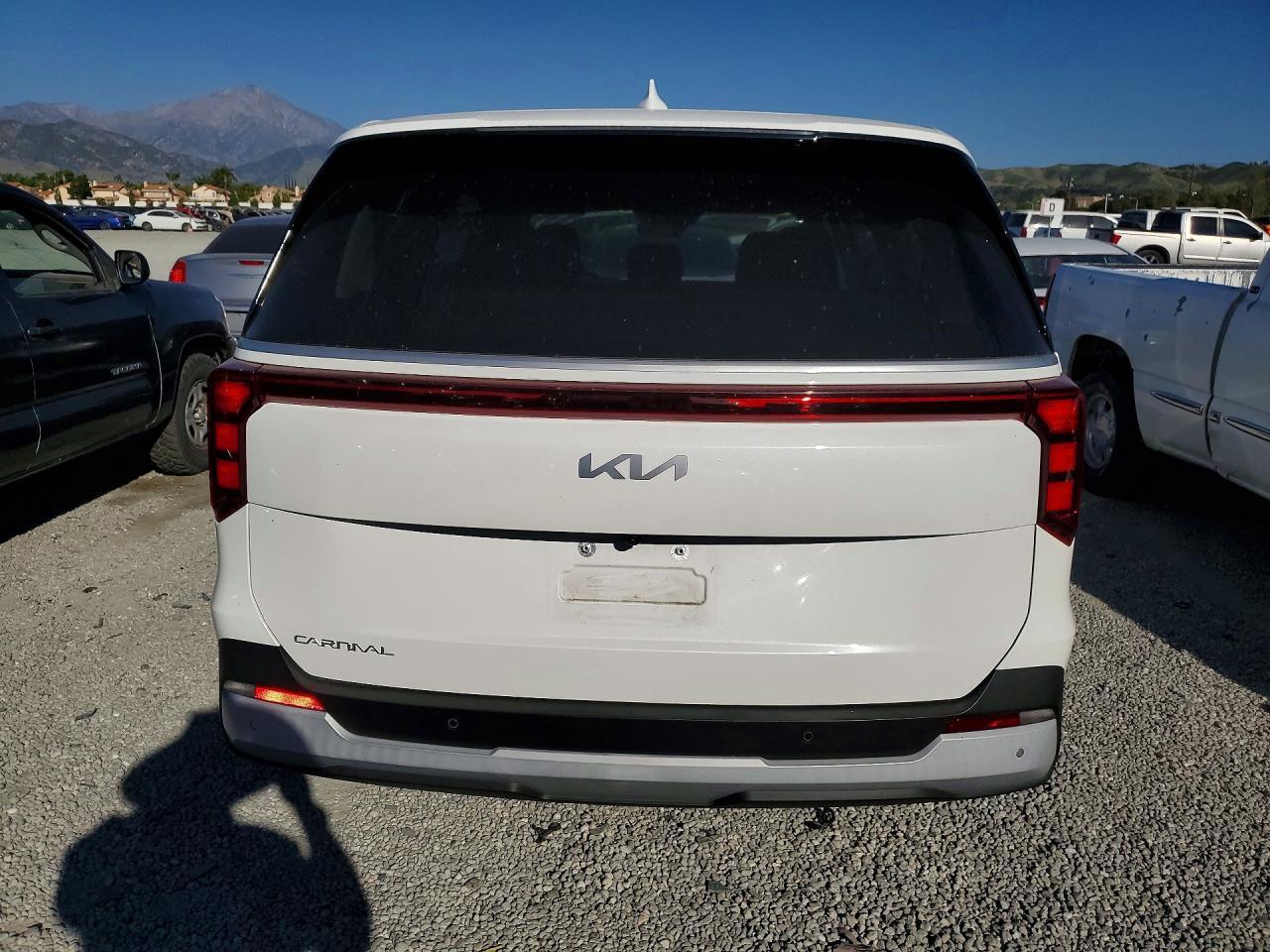 2025 Kia Carnival Lxs - Фото 6