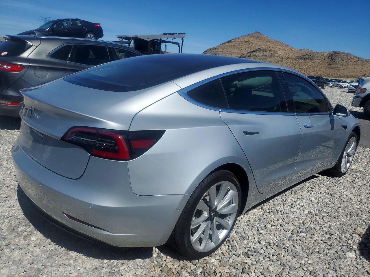 2018 Tesla Model 3 - Image 3
