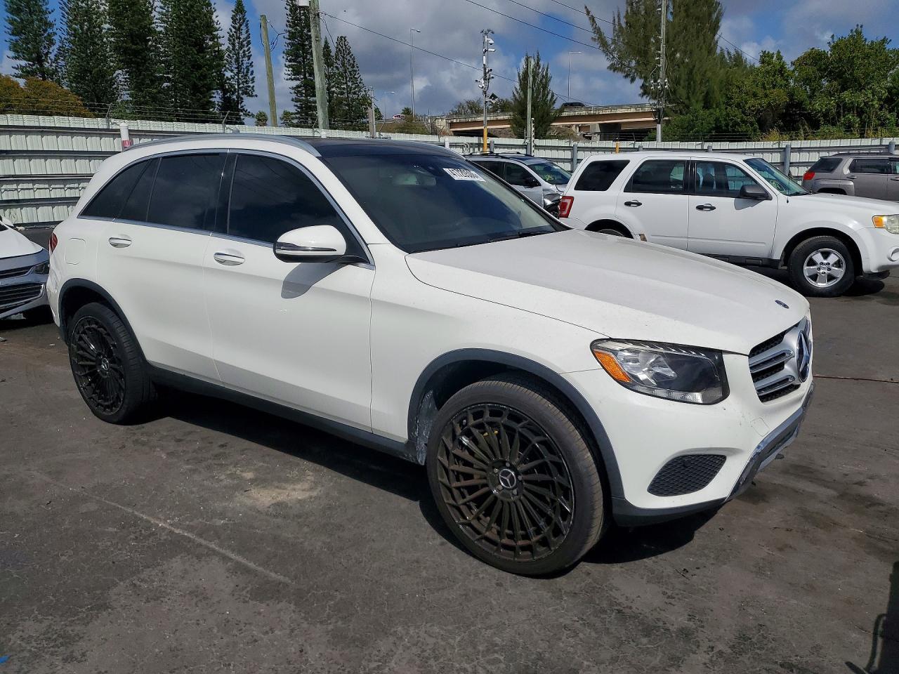 2018 Mercedes-Benz Glc 300 - Image 4