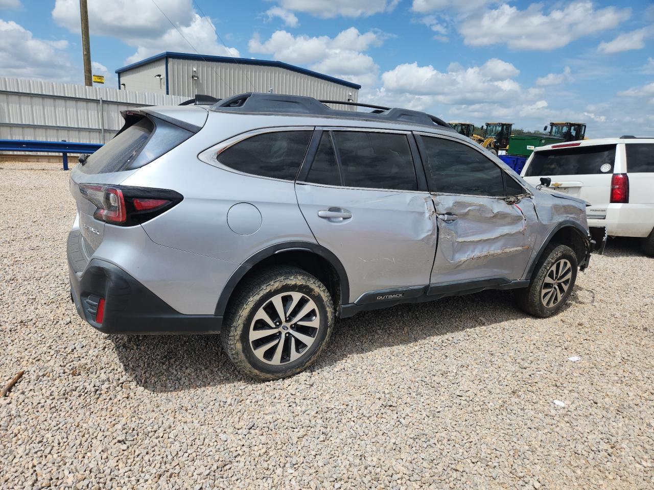 2021 Subaru Outback Premium - Image 3