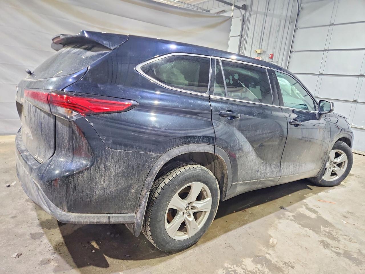 2021 Toyota Highlander Le - Image 3