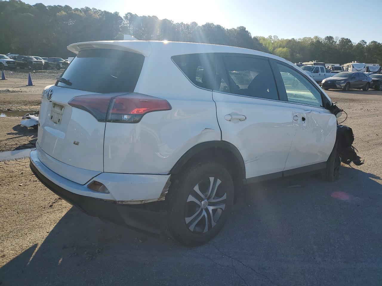 2017 Toyota Rav4 Le - Image 3