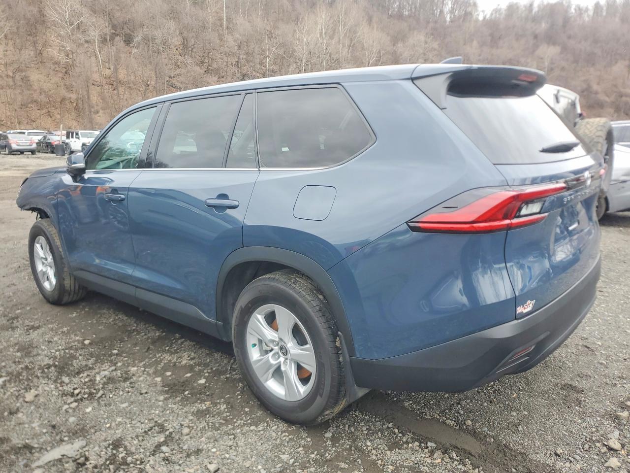 2025 Toyota Grand Highlander Le - Image 2