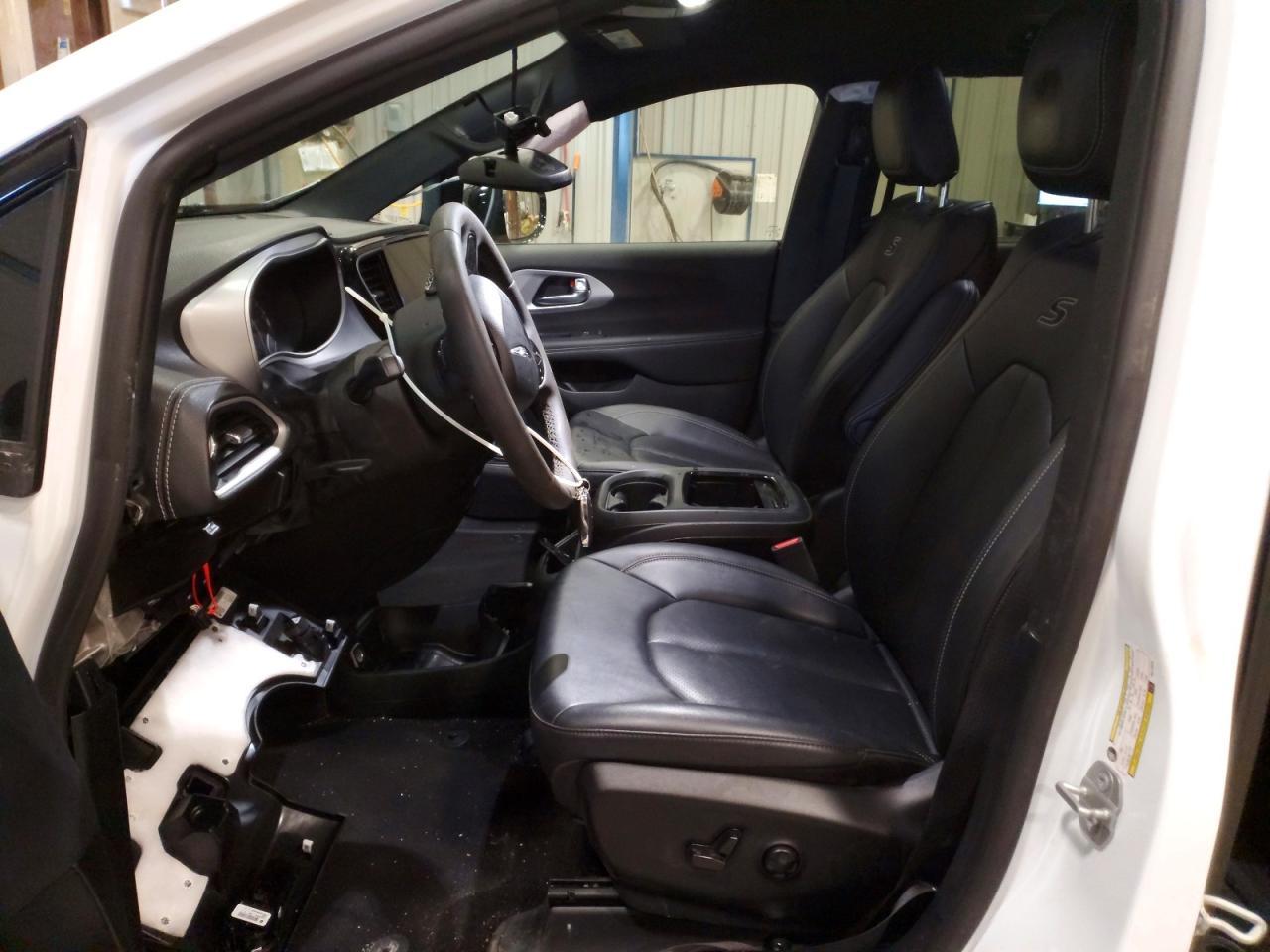 2024 Chrysler Pacifica Touring L - Image 7