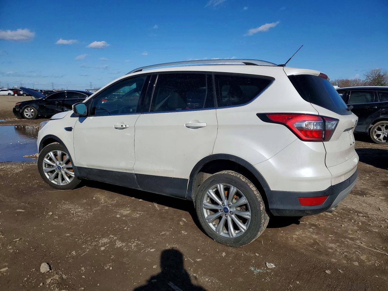 2017 Ford Escape Titanium - Фото 2