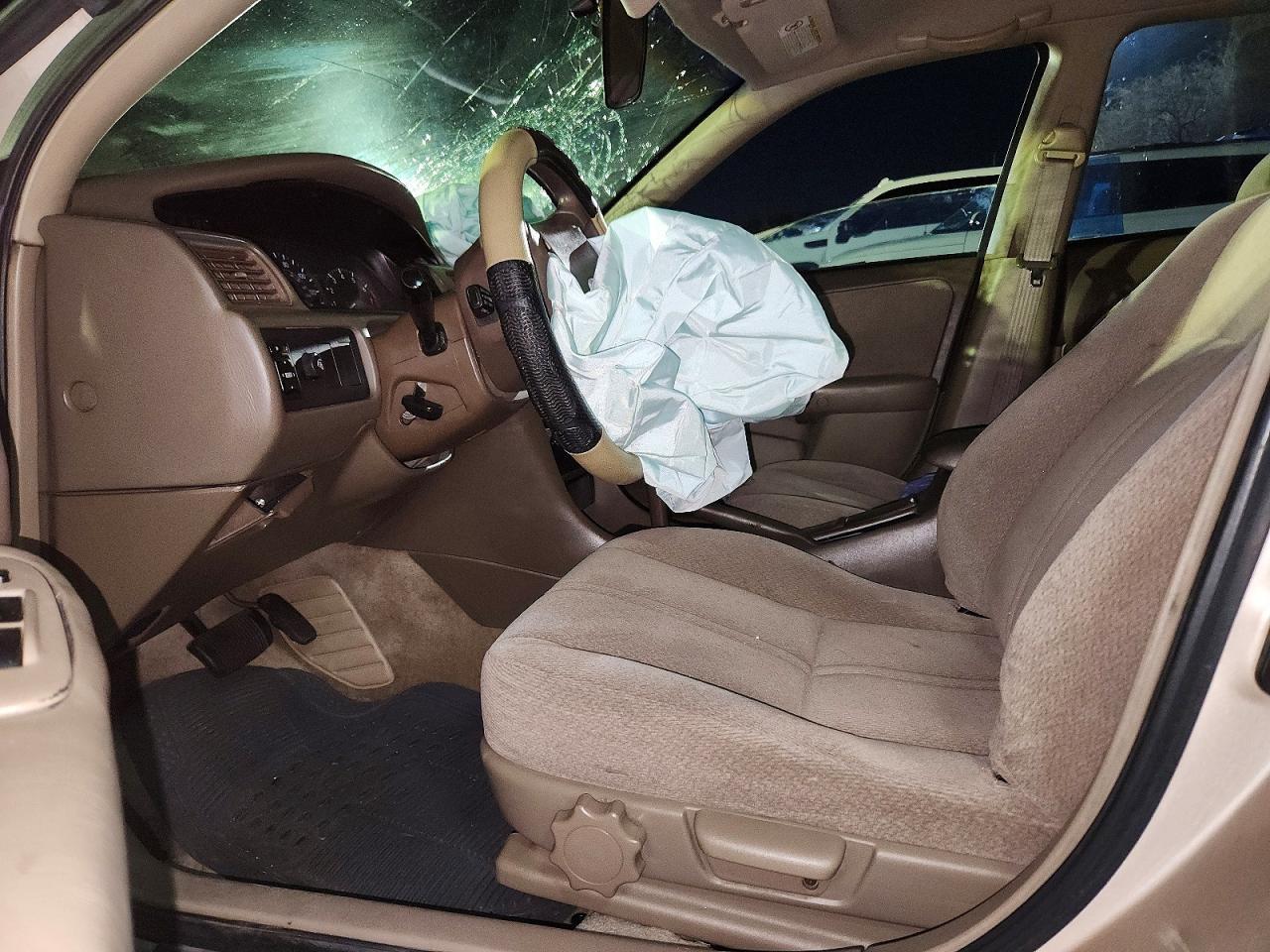 2001 Toyota Camry Le - Фото 7