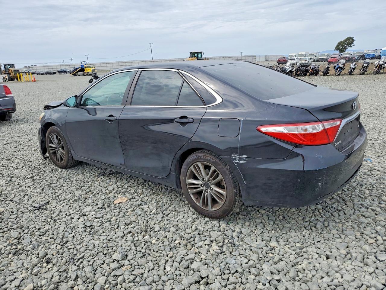 2017 Toyota Camry Le - Image 2