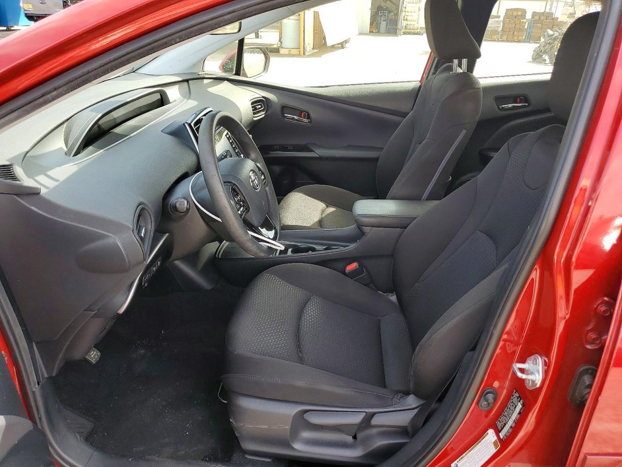 2021 Toyota Prius Le - Фото 7