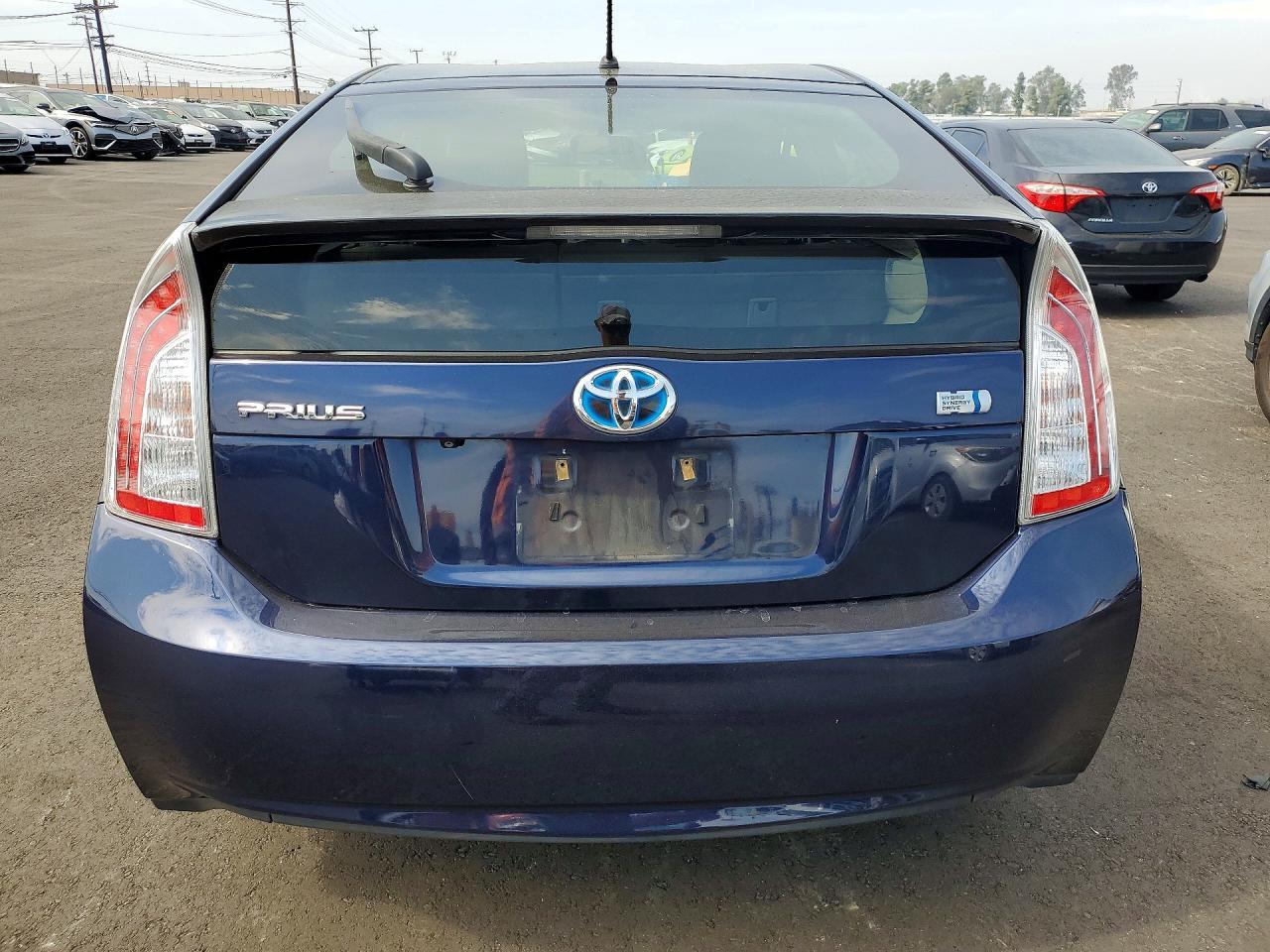 2015 Toyota Prius Two - Фото 6